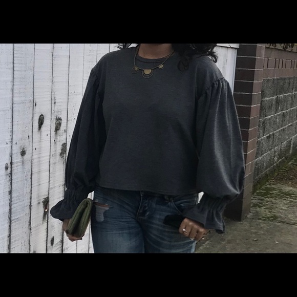 Gray top w/crew neckline and ruffled cuffs, New! - Picture 4 of 5